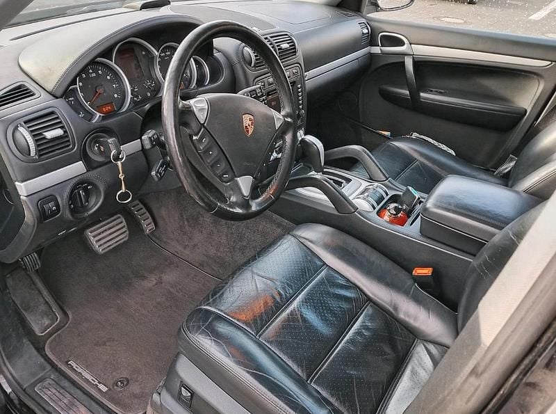 Second-hand Porsche Cayenne 340 CP (250 kW) 2007 Negru SUV