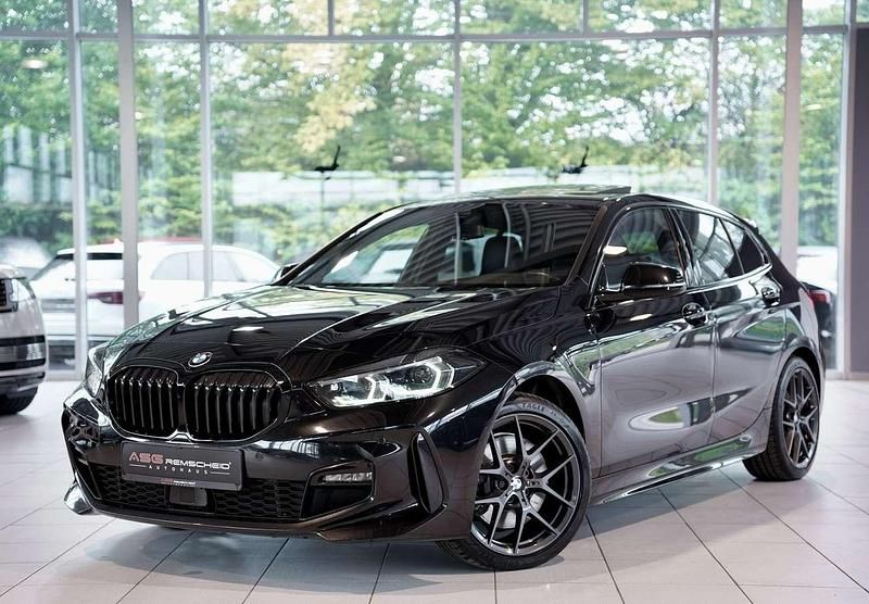 Schwarz Gebraucht 2021 BMW 120 M Sport Kleinwagen | 31.900 € (Teuer) - Bild 1/3