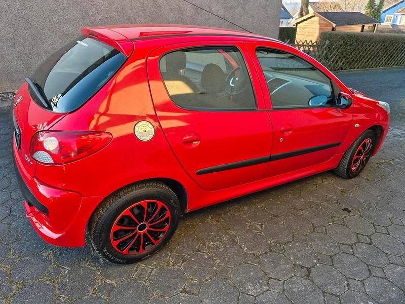 Gebraucht Peugeot 206 75 PS (55 kW) 2009 Rot Kleinwagen