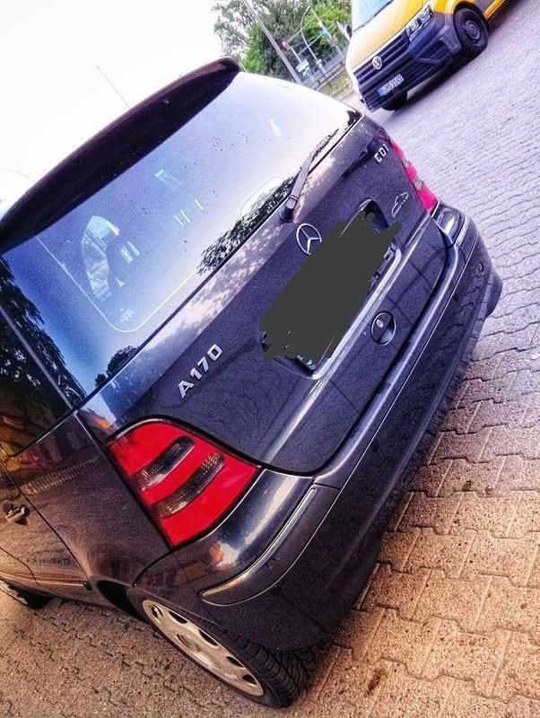Grau Gebraucht 2001 Mercedes A170 Avantgarde Limousine | 1.700 € (Etwas zu teuer) - Bild 1/4