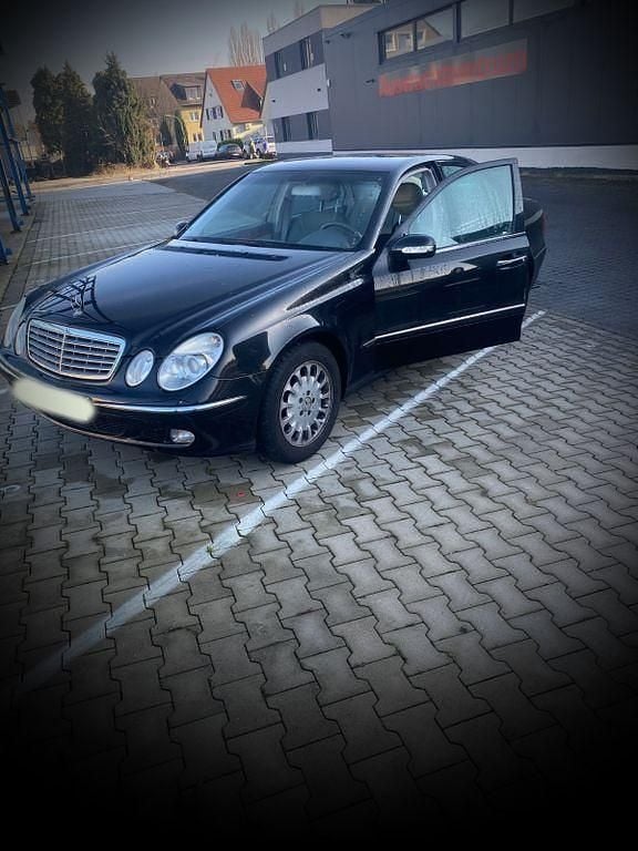 Gebraucht Mercedes E200 Elegance 163 PS (119 kW) 2003 Schwarz Limousine