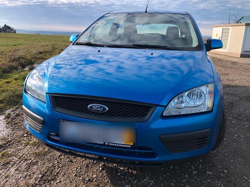 Blau Gebraucht 2007 Ford Focus Limousine | 1.390 € - Bild 1/4