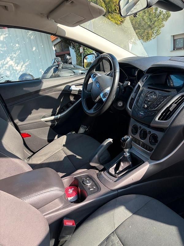 Gebraucht Ford Focus 125 PS (91 kW) 2014 Blau Kombi