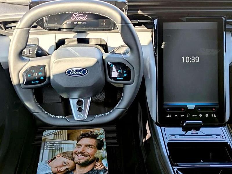 Neu Ford Capri Select 210 kW (286 PS) 2026 Schwarz Limousine