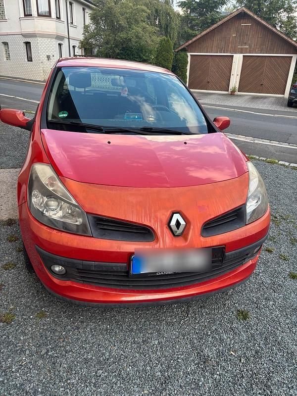 Rot Gebraucht 2005 Renault Clio II Kleinwagen | 2.350 € (Fairer Preis) - Bild 1/4