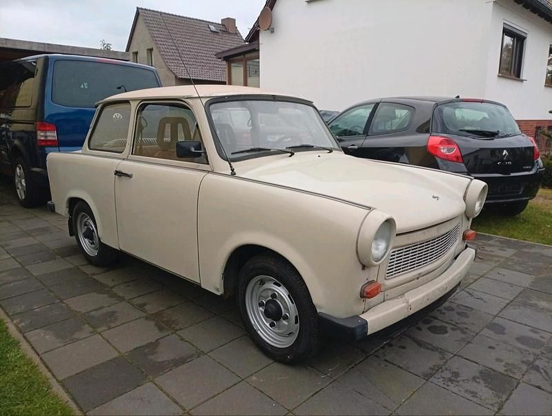 Weiß Gebraucht 1987 Trabant 601 Kleinwagen | 2.599 € - Bild 1/4