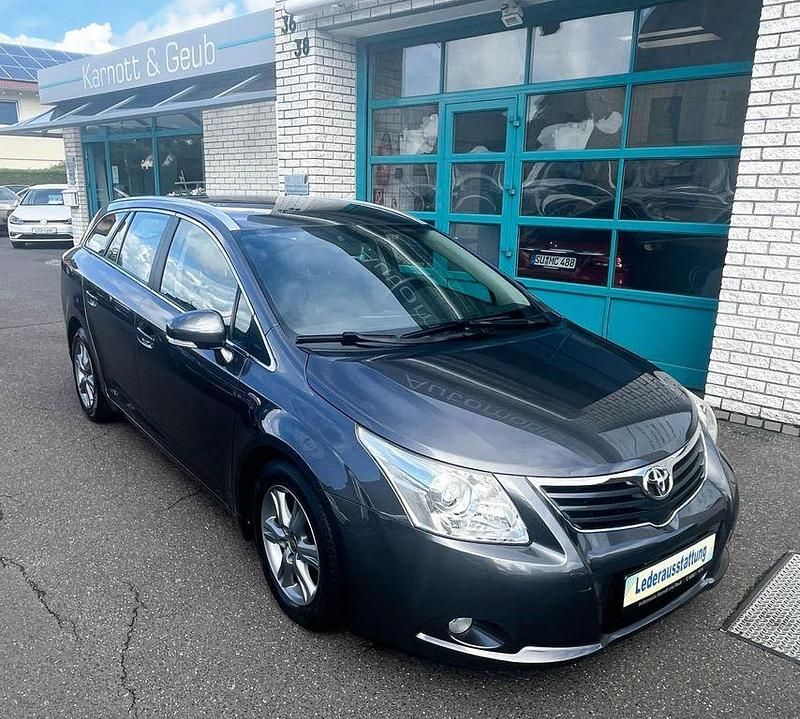 Grau Gebraucht 2011 Toyota Avensis Limousine | 9.950 € (Teuer) - Bild 1/4