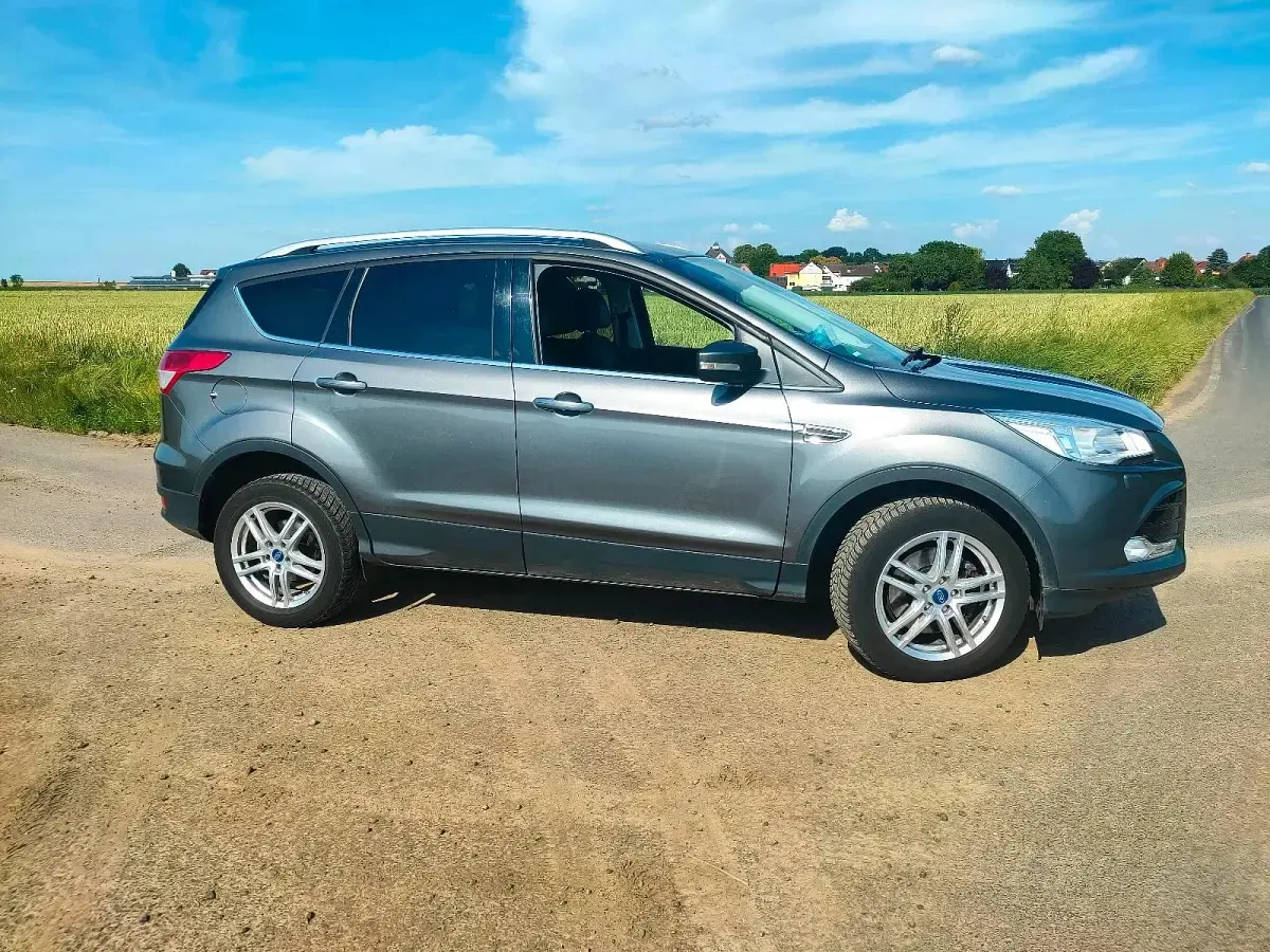 Gebraucht Ford Kuga Titanium 140 PS (102 kW) 2013 Grau SUV