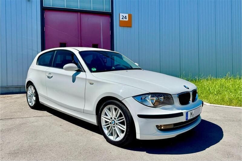 Weiß Gebraucht 2009 BMW 116 Kleinwagen | 5.199 € - Bild 1/4