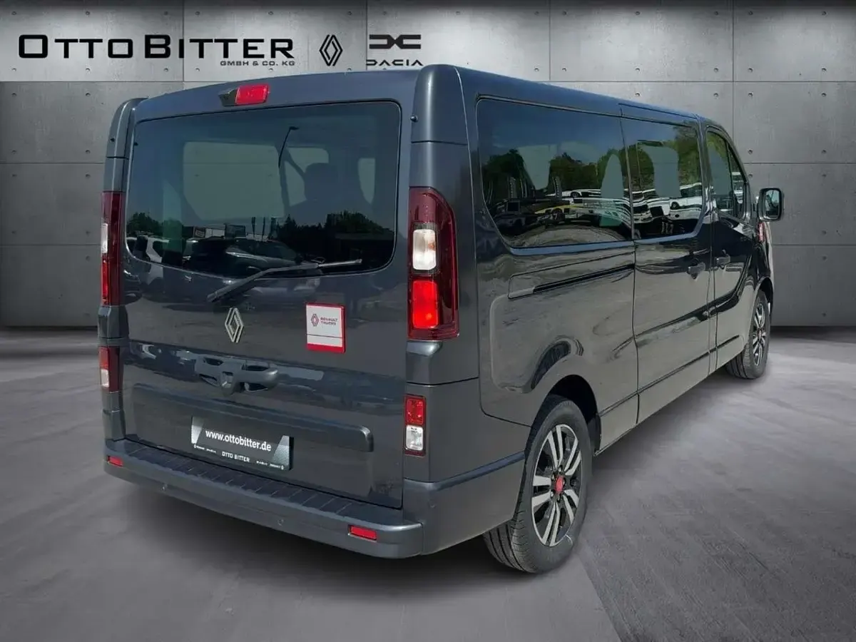 Neu Renault Trafic 150 PS (110 kW) 2026 Kometengrau Van / Kleinbus