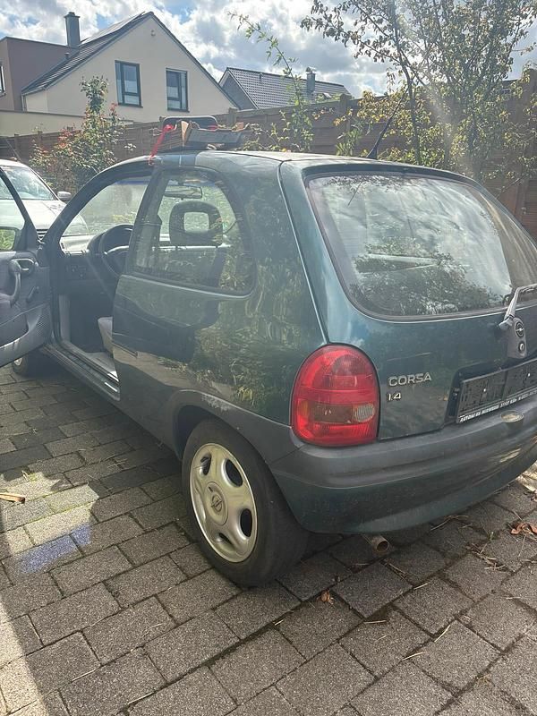 Grün Gebraucht 1996 Opel Corsa Coupé | 490 € (Guter Preis) - Bild 1/4