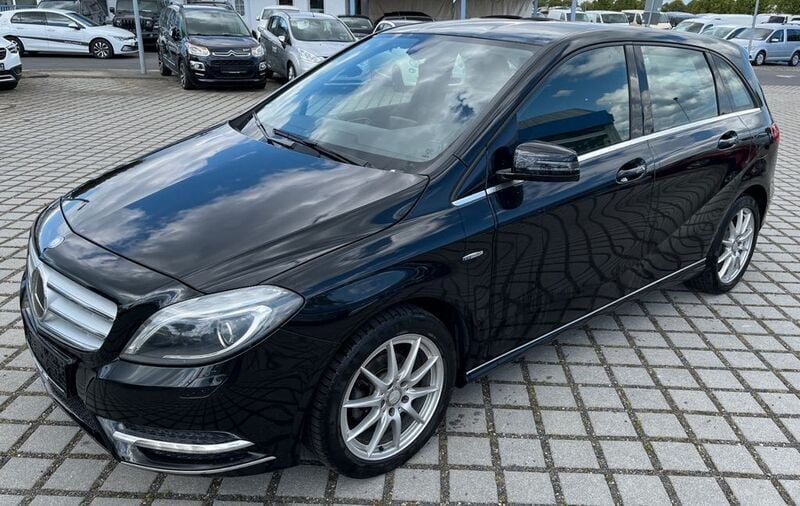 Schwarz Gebraucht 2012 Mercedes B180 Van / Kleinbus | 9.999 € (Fairer Preis) - Bild 1/4
