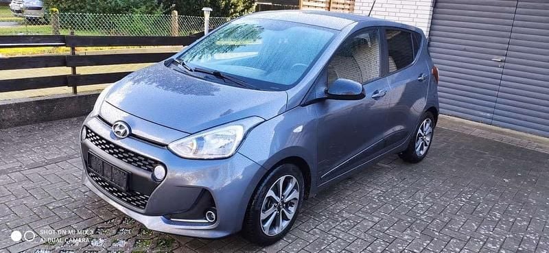 Grau Gebraucht 2018 Hyundai i10 Passion Plus Kleinwagen | 5.450 € (Superpreis) - Bild 1/4