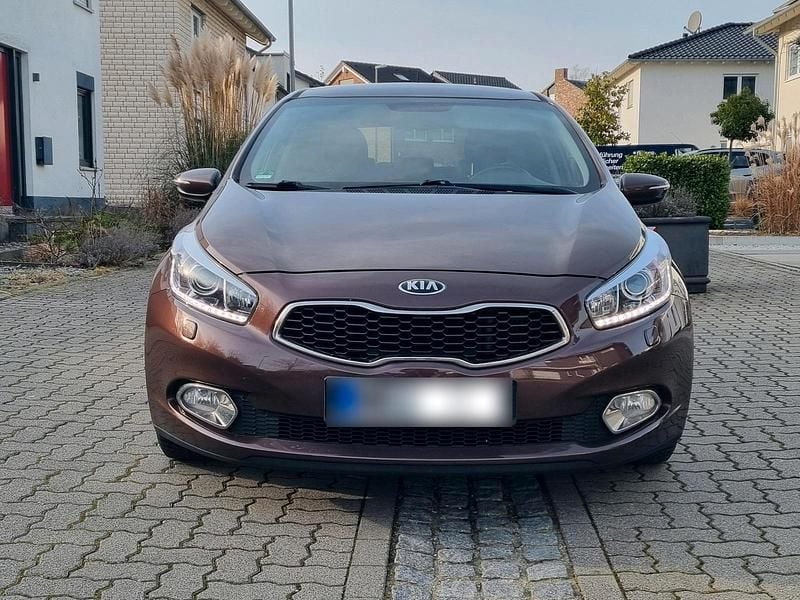Gebraucht Kia Ceed 128 PS (94 kW) 2014 Braun Kleinwagen