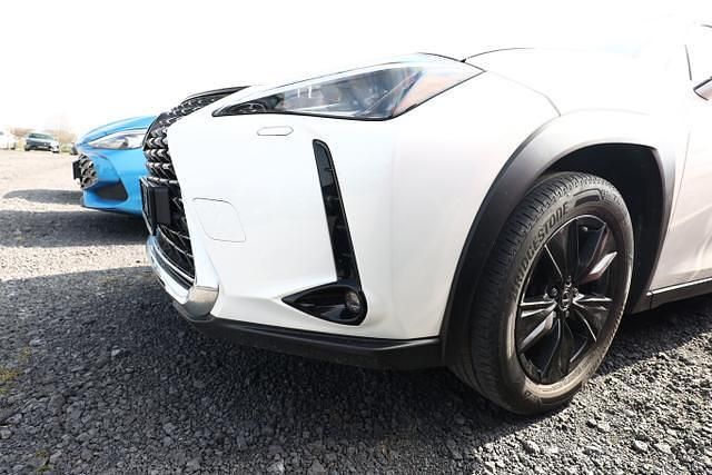 Gebraucht Lexus UX Launch Edition 184 PS (135 kW) 2019 Sonic white sonic white SUV