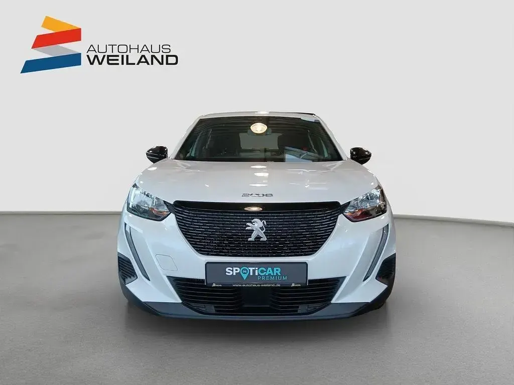 Gebraucht Peugeot 2008 Active 131 PS (96 kW) 2023 Perlmutt weiãÿ perleffekt SUV