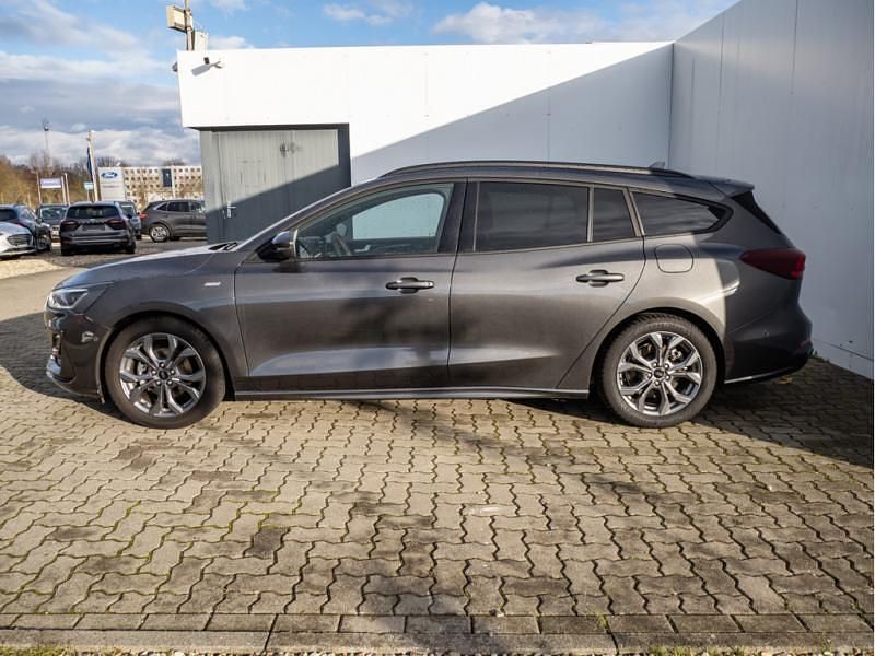 Gebraucht Ford Focus ST-Line 116 PS (85 kW) 2023 Grau / magnetic grau (metallic) Kombi