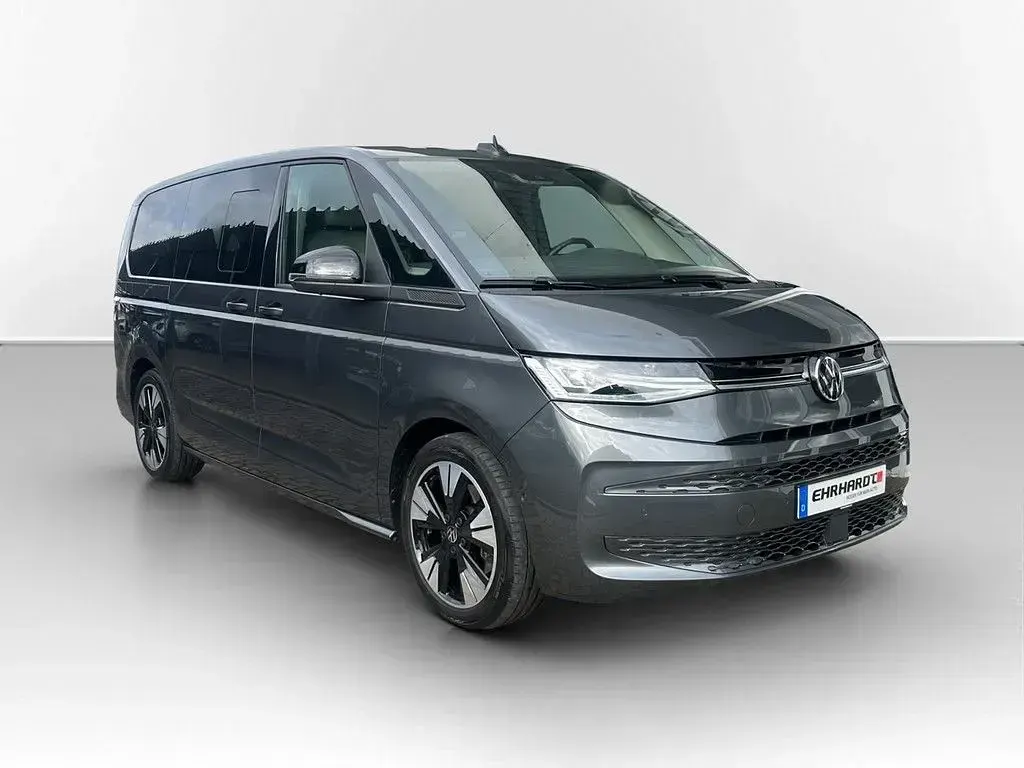 Gebraucht VW Multivan Life 150 PS (110 kW) 2025 Indiumgrau metallic Van / Kleinbus