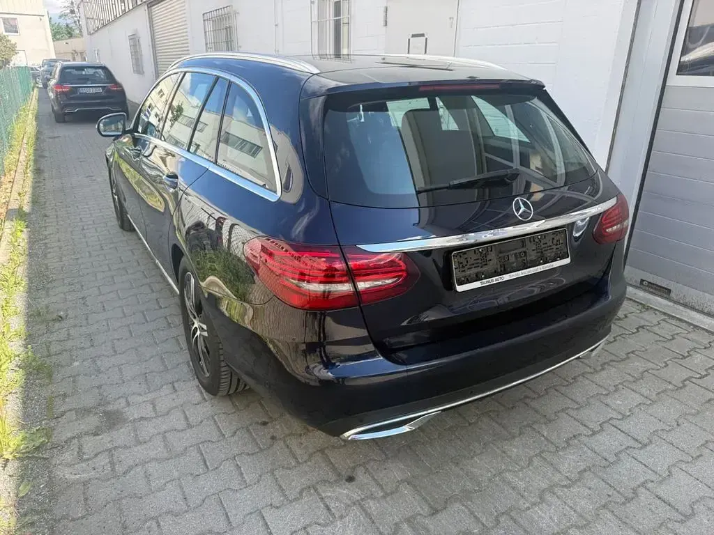 Gebraucht Mercedes C220 194 PS (142 kW) 2018 Blau Kombi