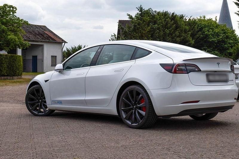 Second-hand Tesla Model 3 Performance 377 kW (513 CP) 2020 Alb Berlinǎ