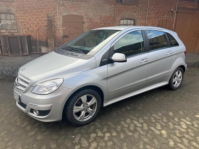 Gebraucht Mercedes B180 116 PS (85 kW) 2010 Grau Van / Kleinbus