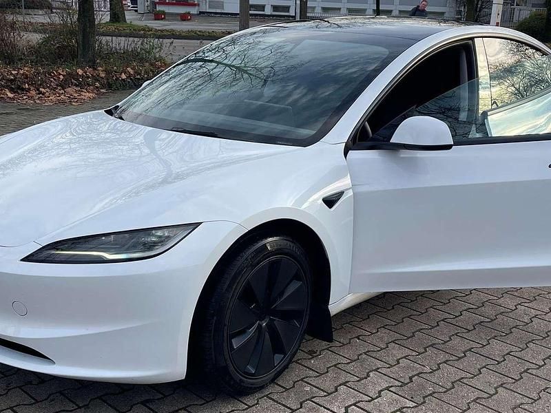 Gebraucht Tesla Model 3 Standard Range Plus 208 kW (283 PS) 2023 Weiß Limousine