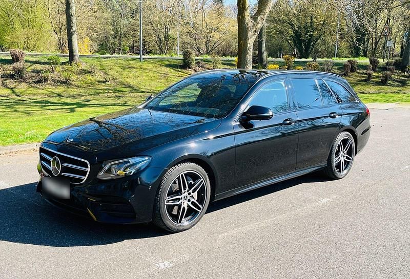 Gebraucht Mercedes E400 AMG line 340 PS (250 kW) 2019 Schwarz Kombi