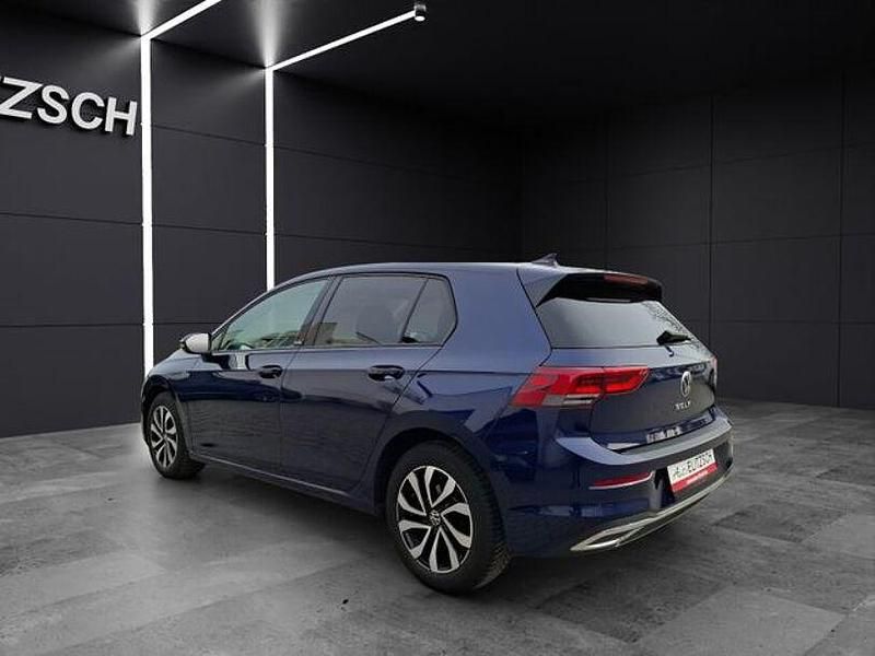 Gebraucht VW Golf VIII Active 150 PS (110 kW) 2023 Atlantic blue metallic Limousine