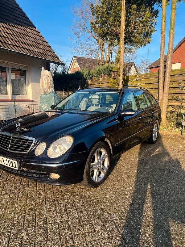 Gebraucht Mercedes E350 Avantgarde 271 PS (199 kW) 2005 Blau Kombi