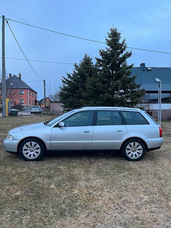 Gebraucht Audi A4 102 PS (75 kW) 2000 Silber Kombi