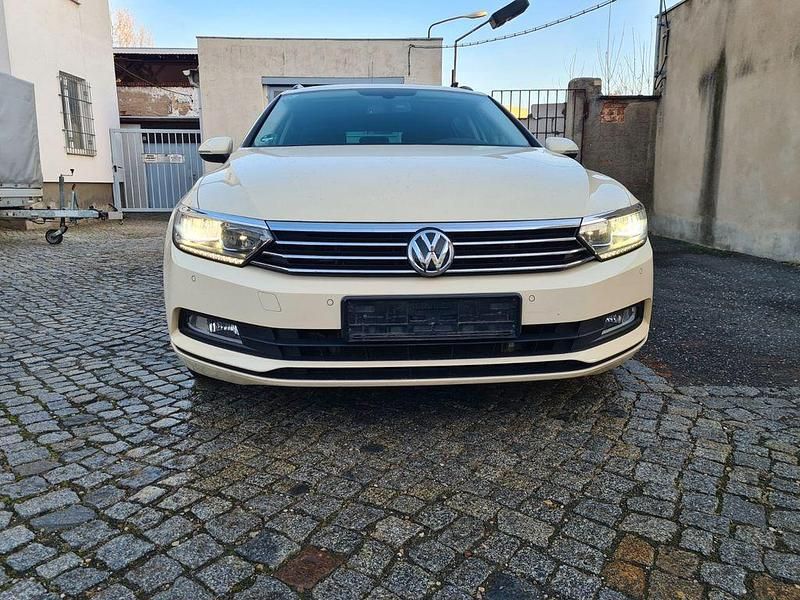 Gebraucht VW Passat Trendline 150 PS (110 kW) 2017 Beige Kombi