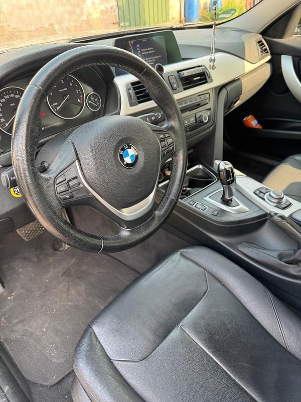 Gebraucht BMW 320 184 PS (135 kW) 2012 Grau Kombi