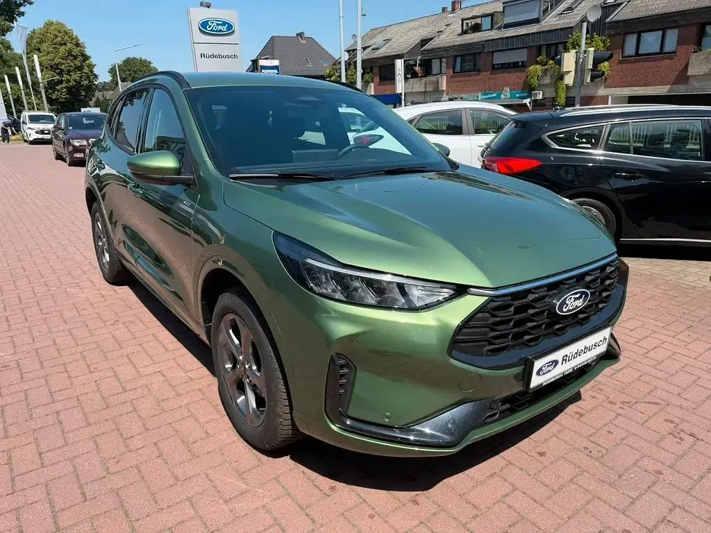Neu Ford Kuga ST-Line 242 PS (177 kW) 2026 Grün SUV