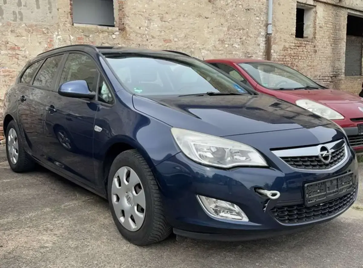 Gebraucht Opel Astra Design Edition 116 PS (85 kW) 2011 Blau Kombi