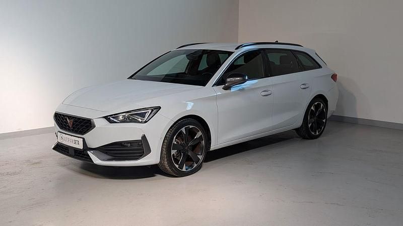 Weiß Gebraucht 2024 Cupra Leon Limousine | 24.875 € (Superpreis) - Bild 1/4