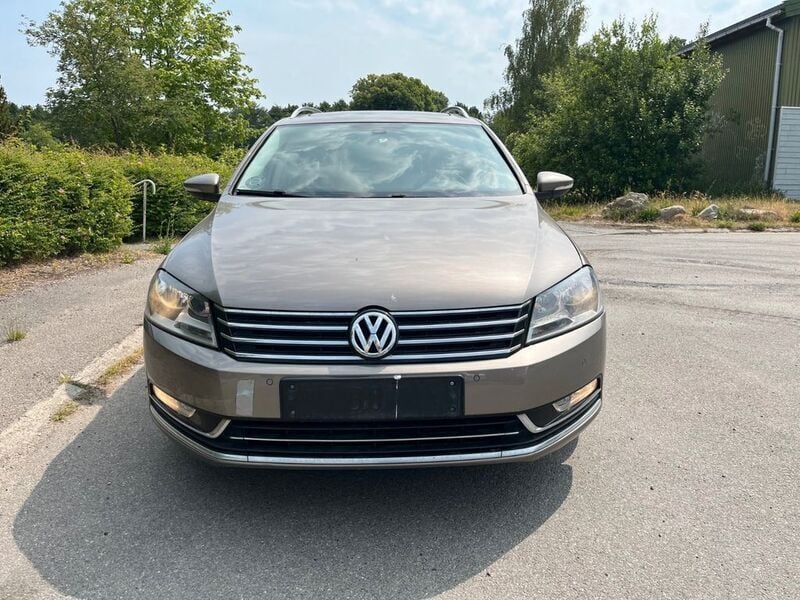 Second-hand VW Passat Highline 299 CP (219 kW) 2011 Maro Break