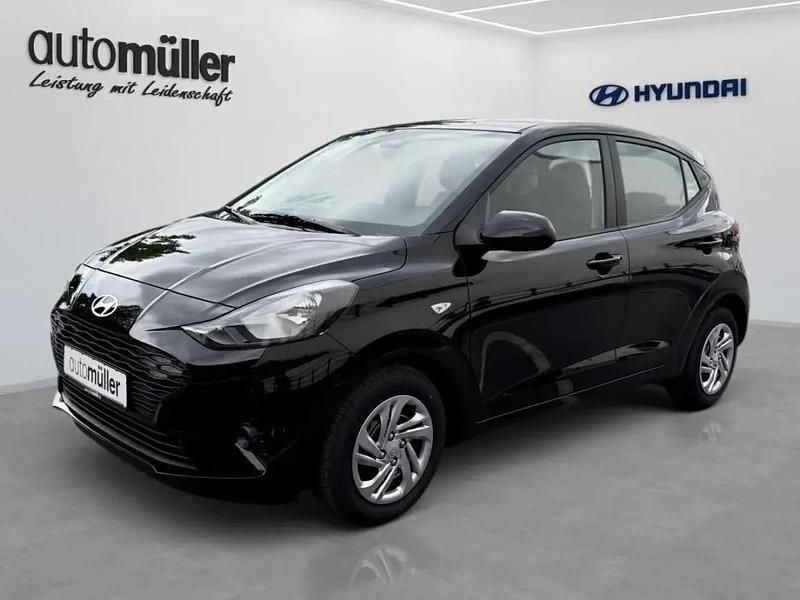 Gebraucht Hyundai i10 Select 62 PS (45 kW) 2025 Phantom black / met Kleinwagen