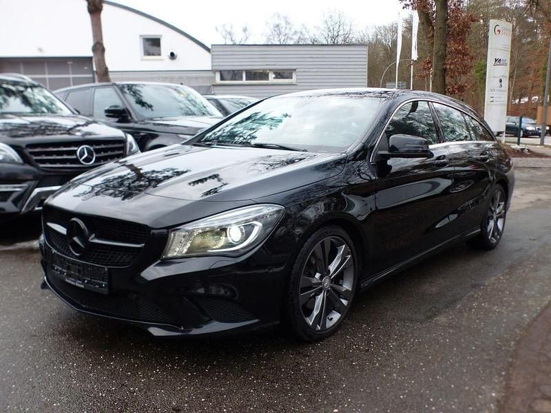 Gebraucht Mercedes CLA220 Shooting Brake 177 PS (130 kW) 2015 Schwarz Kombi