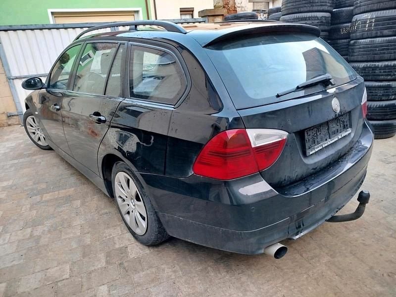 Gebraucht BMW 318 129 PS (94 kW) 2006 Schwarz Kombi