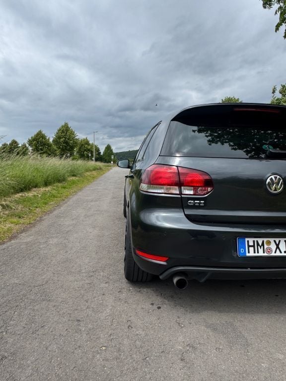 Grau Gebraucht 2011 VW Golf VI GTI Kleinwagen | 8.000 € (Guter Preis) - Bild 1/4