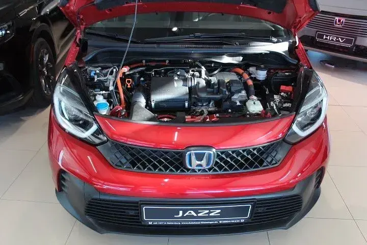 Gebraucht Honda Jazz Advance 122 PS (89 kW) 2024 Premium crystal red metallic (metallic) Kleinwagen
