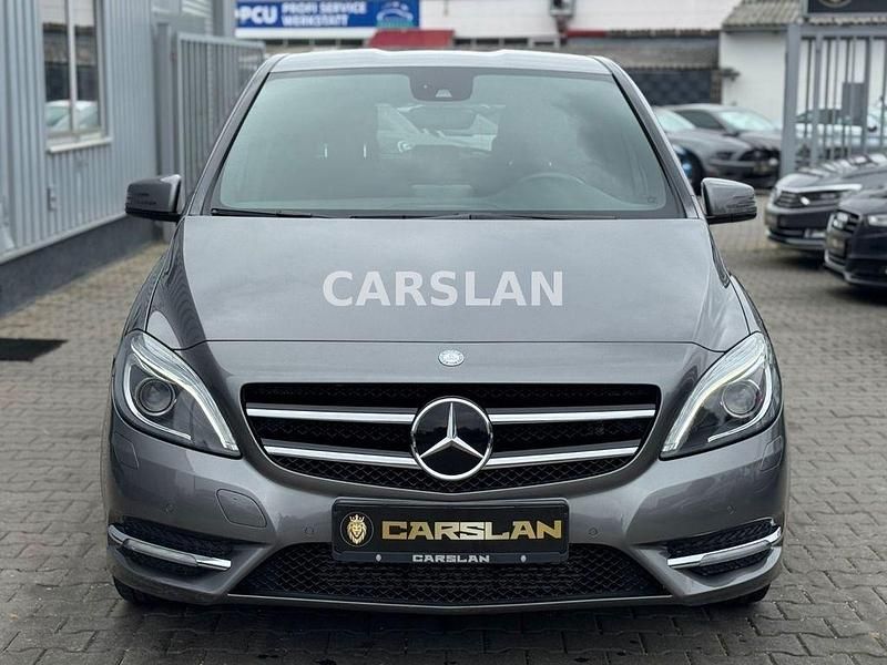Gebraucht Mercedes B180 Night 109 PS (80 kW) 2012 Grau Van / Kleinbus