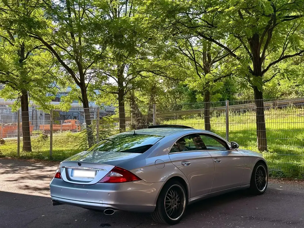 Gebraucht Mercedes CLS500 306 PS (225 kW) 2005 Silber Coupé