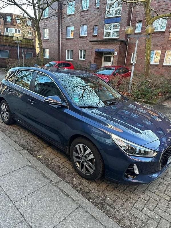 Gebraucht Hyundai i30 140 PS (102 kW) 2017 Blau Limousine