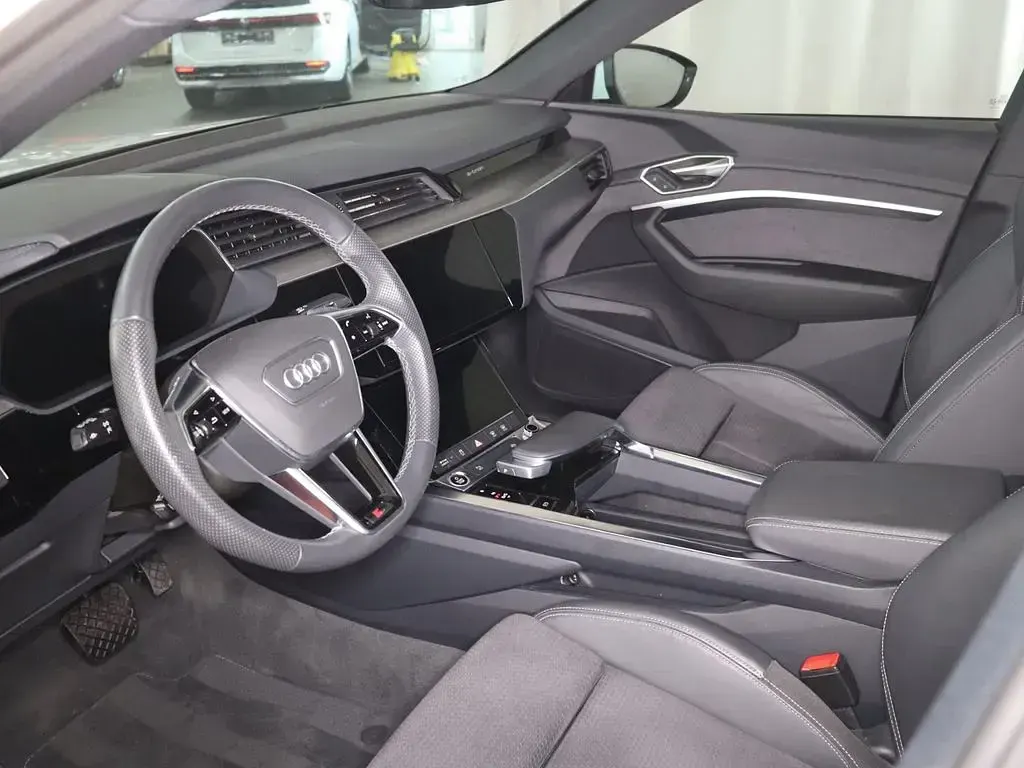 Gebraucht Audi e-tron Sportback S-Line 300 kW (408 PS) 2022 Gletscherweiß metallic (metallic) SUV