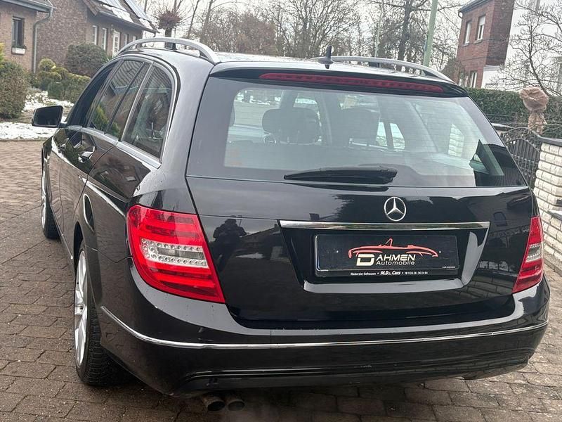 Gebraucht Mercedes C180 156 PS (114 kW) 2011 Schwarz Kombi