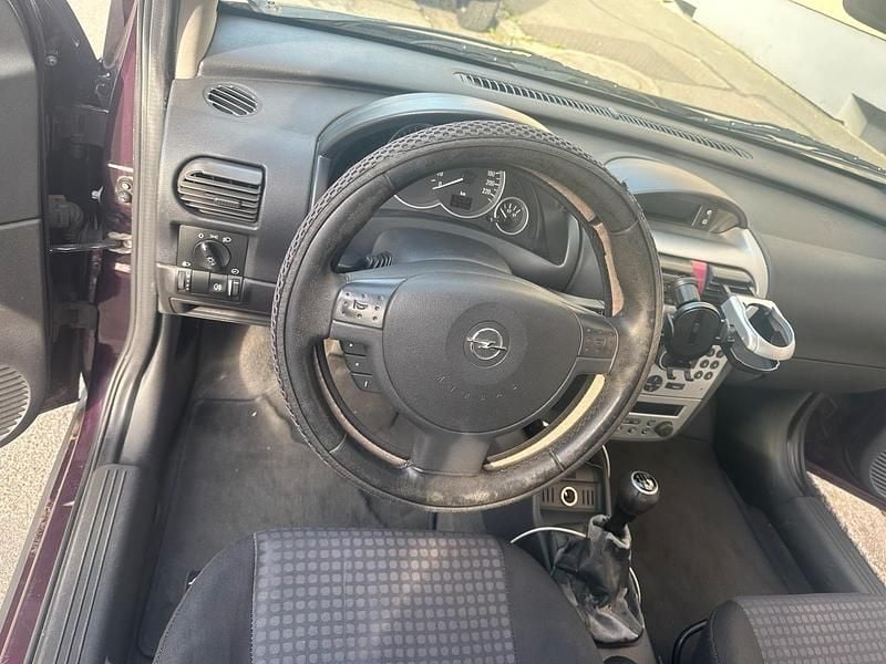 Second-hand Opel Corsa 70 CP (51 kW) 2005 Mov Hatchback