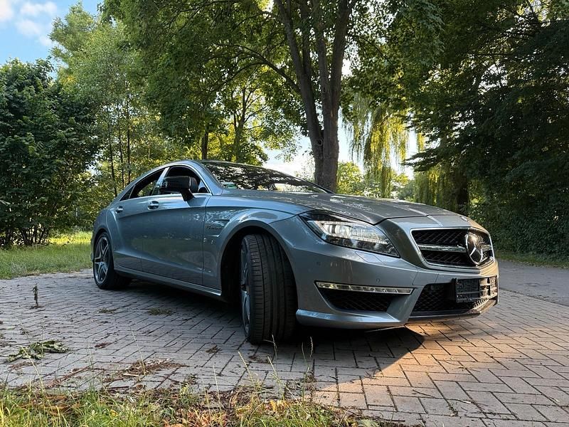 Silber Gebraucht 2011 Mercedes CLS63 AMG AMG Coupé | 43.980 € (Teuer) - Bild 1/4