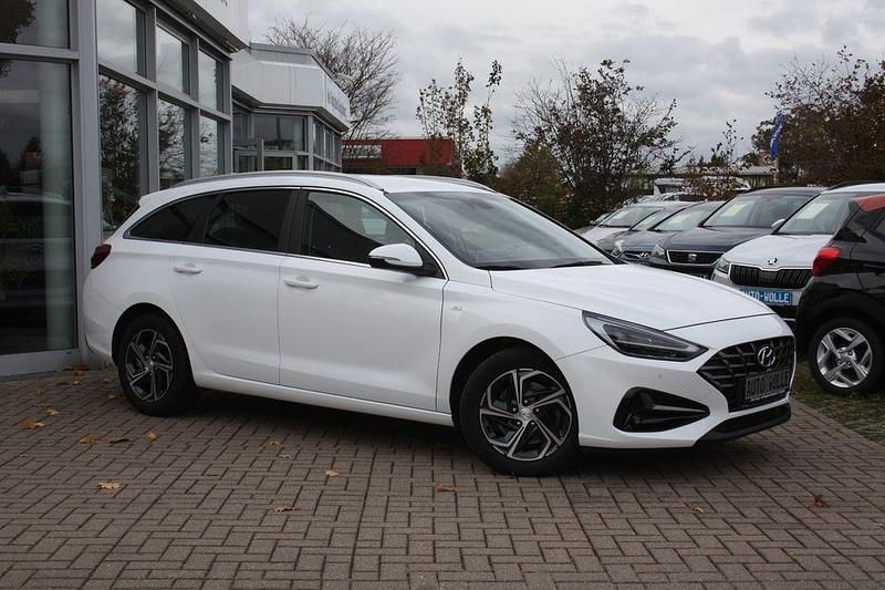 Weiß Gebraucht 2020 Hyundai i30 Kombi | 16.950 € (Guter Preis) - Bild 1/4