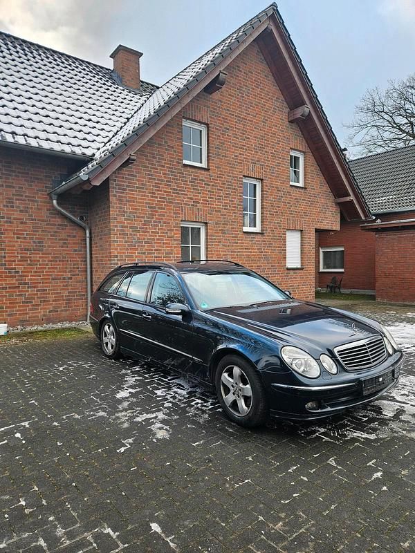 Blau Gebraucht 2005 Mercedes E280 Kombi | 4.000 € (Guter Preis) - Bild 1/4
